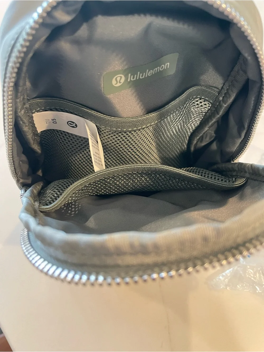 Lululemon Everywhere Sling Bag Small Unisex